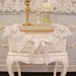 Panno tavolo di lusso in pizzo europeo raso rotondo ricamato da copertina bianca asciugamano da pranzo per matrimoni decorazioni