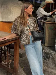 Kvinnors blusar vår chic leopard tryck ihålig skjorta kvinnor mode lös o nack korta ärm toppar 2024 lady elegant kontor högt