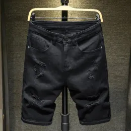 Мужские джинсы лето разорванные джинсовые шорты.