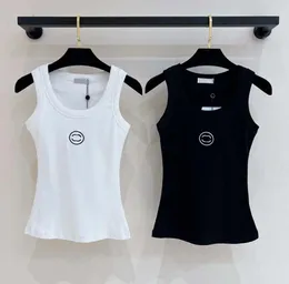 T-shirt de designer feminina Slim Fit Crop Top Bordado de bordado curto