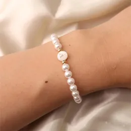 Strand 1Pc Classic Shinning 24 Letter Seashells Bracelets For Women Fashion Beads Lucky Bracelet White Jewelry Summer