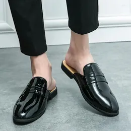 Sıradan Ayakkabı 23 Erkek Deri Parlak Yarım Terlik Yaz tarzı Loafers Kalite Moda Trendleri İş Sandalları