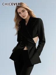 Frauenanzüge Chicever minimalist sexy Rückenless Blazer für Frauen, die Long Sleeve Patchwork Knopf ausgezeichneter unregelmäßiger Blazer haben