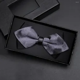 Bow ties una cravatta da uomo con il triangolo dal fondo nero business che spostano la personalità britannica di moda usura formale