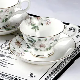Coppe Saucers European Bone China Coffee Cup e set kapok ceramica pomeriggio tè fiore tè in porcellana bel regalo