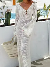 Frauen Langer Strickkleid Feste Farbe hohl aus Deep Vneck Ärmel Rückenless Beach Club sexy elegant durch durch Kleider 240327