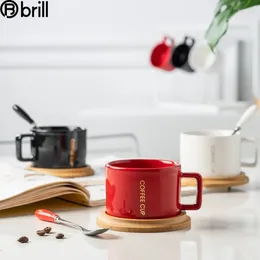 Tazze di piattini tazze da caffè in ceramica minimalista con cucchiaio di tè pomeridiano per cucchiaio e set di piattino Juego de Tazas Cafe Modern