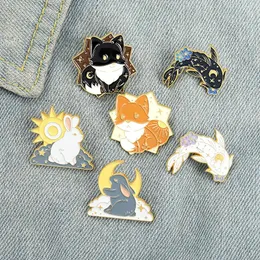 Sun Moon Casal Animais Pinos de esmalte personalizados Fox Rabbit Fish Broche Lapeel Bag Bag Cartoon Jóias Presente para Kid Friend