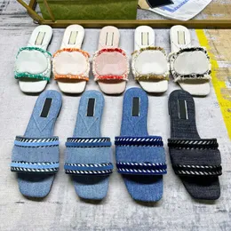 Designer kvinnor sandaler platt tofflor denim glider strand gelé gummi skript toffel broderad sommar höst mulor utomhus vattentäta skurar