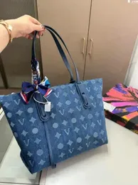 Designväska ny högkvalitativ shoppingväska för män och kvinnor fashionabla resesäckar stor kapacitet retro axel crossbody handväska tote stor plånbok