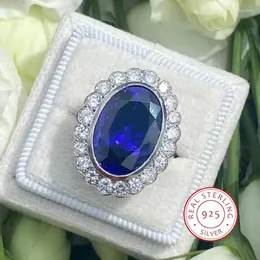 Klusterringar som säljer imitation Blue Oval Crystal Gemstone Ladies Ring Fashion Euro-American Style 925 Silver Party Anniversary Gift