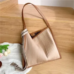 10A Korean Version Bags Of Fashion Large capacity Bag Women's HBP Autumn New Pleated Tote Bag Simple Shoulder Underarm Wallets Soft Bread