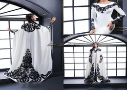 ヴィンテージの黒と白のカフタンドバイアバヤケープジュエルネック付きイブニングドレス