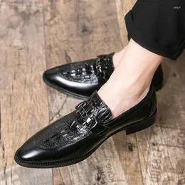 Casual Shoes Męskie mieszkania poślizgnąć się na męskiej jazdy Moccasins Men Men Fashion Dress Wedding Business Formalne skóra Wielka size46