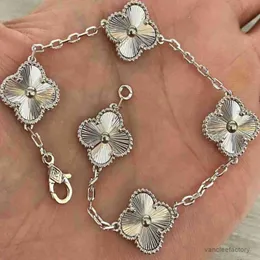 Bracelets de charme Luxury Van Clover Designer Bracelet Pearl 4 Folha 18K Gold Brand Brain Brincos Brincos de Casamento Um Jewelr GTQs