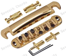 Um conjunto de ponte de sela e cauda de rolos de ouro para acessórios de guitarra elétricos Peças instrumentos musicais pequenos stopbar studs4434818