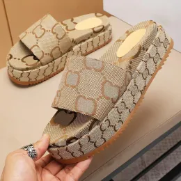 2024newdesigner sandálias chinelas plataforma feminina plataforma plana slides de salto de espessura homens sapatos flages de flora de borracha sola de borracha slides em relevo sandálias de borracha