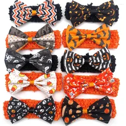 Odzież dla psów 30/50pcs Halloween Accesoriesies Katowisku Zbudowany kołnierz Małe środkowe dostawy zwierząt domowych Masowe łuki