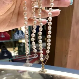Designer Viviane Westwood Jewelry Empress Dowager Chokers Cool Style Classic Pearl Pin Halsband Saturnus Ljus Kedja Ljus lyx och avancerad halschain
