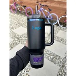 Stanleness US STOW 1: 1 Same The Queencher H2.0 Cosmo Pink Parade Tumbler 40 Oz 4 ore caldo 7 ore di freddo 20 ore Coppe ghiacciate 304 Swig Wine Mugs Regalo di San Valentino Flamingo 72MW