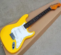 Fabrik hel gul elektrisk gitarr med SSS pickupsrosewood fretboardyellow lönnhalcan anpassas som begäran7858310