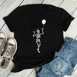 Camisetas femininas Esqueleto com camiseta de balão Spooky Halloween Graphic Tee Top Estética Mulheres Hipster Pastel Goth Tshirt