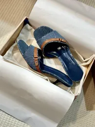 Denim Mules Neo Revival Mule Designer Sandals Beach Luxury Stiletto Slide tallone Slipisti da donna Sandalo Sandalo vintage Dimensioni 35-42