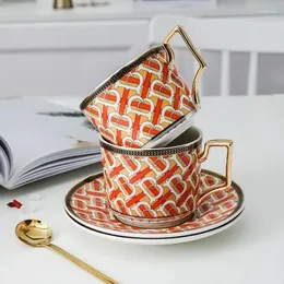 Cups Saucers European Style Coffee Tasse Kleine exquisite Keramikknochen moderne luxuriöse Single hochwertige Kaffee Set Getränkeware