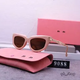 디자이너 Mui Mui Sunglasses 사이클 고급 선글라스 남성 여성 New Drive Fashion Baseball Travel Festival Beach Sports Black Polize Miui Sun Glasses 4385