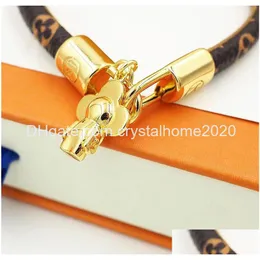 Bracelets de charme Luxury v Brand Clover Designer Bracelet Gold Gold Real Leather Sweet Flower Love Party Wedding Jóias Delive Otuhd
