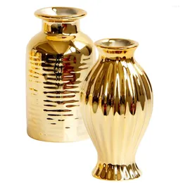 Vaser 2 st små gyllene vaser nordiska stora blommor moderna tallgolvglasfönster mittstycke bord vita porslin rosor mini