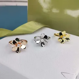 Ny klassisk Solitaire Sweet Effeuillages Heart Frivoles Four Leaf Clover A Flower Van Gold Plated Ring Girls Valentine's Designer Jewelry Gift Cleefs