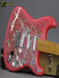 Niestandardowy sklep Masterbuild 1968 Pink Paisley St Guitar Guitar Body 1 sztuki klon szyi 21 Frety Fretboard Vintage Tun8093511