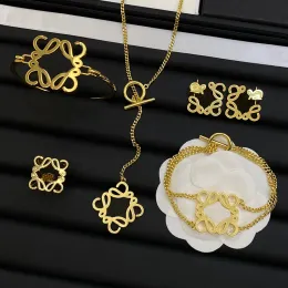 Luxury Thick Chains Necklaces Interlocking Letters Bracelets Golden Pendants Unisex Necklaces Jewelry Sets Flower Letter Diamond Bracelet