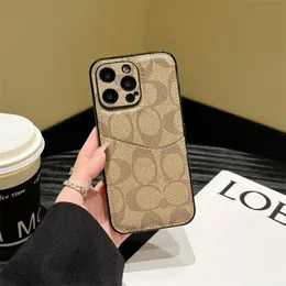 G Designer Fashion Telefonfodral för iPhone 15Promax 14 15Pro 14Pro 14Plus 13 12 11 Pro Max X XR XS Luxury P Brand Metal Type Creative Cross Pattern Leather Cover Case