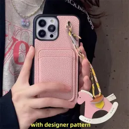 Case di telefono in pelle vera di lusso per iPhone 15 15Pro 14 14Pro 14Plus 13 13Pro 12 12Pro 11 Pro Max Fashion Designer Pattern Tool Cash Phone Case con ciondolo a cavallo