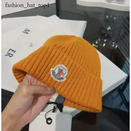 Moncleir 2024 Winter Beanie Monclair Hat Women Mens Designer Authentic Knited Hat Overized Fox Fur Ball Officiell webbplats 1: 1 CAPS: Hög kvalitet med halsduk 9200