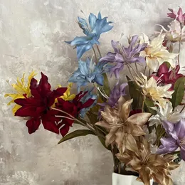 Fiori decorativi 3heads giglio multistrato artificiale gigli disposto floreale oggetti di scena fiore tavolo da fiori vaso di nozze decorazioni per la casa regali