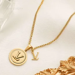 Pendant Necklaces 18K Gold Plated Necklace Design for Women Love Jewelry Stainless Steel Chain Designer Wedding Party Travel Swimm Non Fade 2024