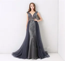 2018 Elegant Navy Tulle Crystals Prom Dresses V Neck Löstagbara tåg Kvällsklänningar Anpassade pärlor Aftonklänningar Vestidos Formales8594319