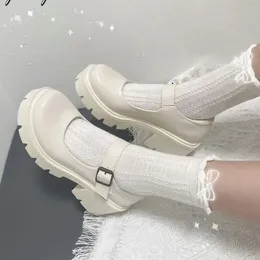 White Mary Jane Lolita Scarpe giapponesi Studenti JK Female Uniformi High Uniformi College Girl Shoe Platform Shoe Domande Vintage Pumps 240326