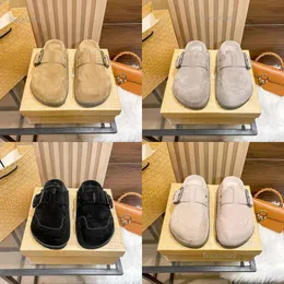 2024 Naked Wolfe Slippers Designer Womens Sandal Platform Rubber Buckle Slides Flat Winter Slides Thick Soled Wrapped Toe Suede Warm Mule Fashion Flesh Size 35-39