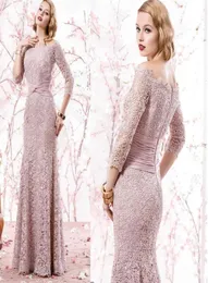 2019 New Pink Elegant Full Lace Mermaid الأم لفساتين الزفاف قبالة الكتفين 34 الأكمام Ruched Ribbon Long Prom Evening Gow9857108