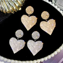 Charm New Heart Earrings Womens Luxurious Geometric Full Rhinestone Earrings Korean Gold Color Love 2020 Fashion Jewelry240408fxad