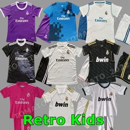 2017 2018 Kids Real Madrids Benzema Ronaldo Retro Kids Kit Futbol Formaları Guti 11 12 13 14 15 16 17 18 Zidane Raul Vin Jr Carlos Seedorf Sergio Ramos