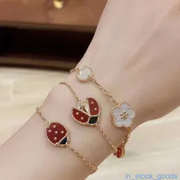 Luxury originale 1to1 Vanclef Bracelets Designer Vancef High Version V Gold Ladybug cinque Bracciale Flower Bracciale Fiore Plum Diepty Chain Simple Jewelry for Girls