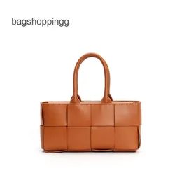 2024 Crossbody Neue beliebte Tasche Handheld Kapazität One Bags Bottegs Große Tasche Arco Designer Totes gewebt Venetz Schulter Fashion Uty7