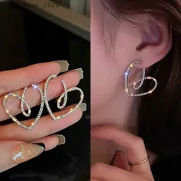 Charm Exquisite Heart Shape Stud Earrings For Women Shining CZ Zircon Hollow Out Design Big Wedding Earring Girl Temperament Jewelry240408HCA9