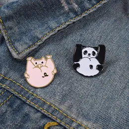 Pins di smalto per animali da cartone animato Custom Chibi Pig e Panda BASSE BASSO BASSO BAGILI COMPLETO DI FILEGGIO CINETTO PER BASSI