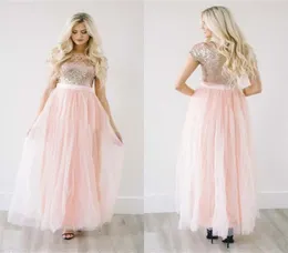 최신 2017 Light Peach Tulle 스팽글 탑 신부 들러리 드레스 길고 저렴한 짧은 소매 주름 발목 길이의 하녀 명예 가운 Cust8387049